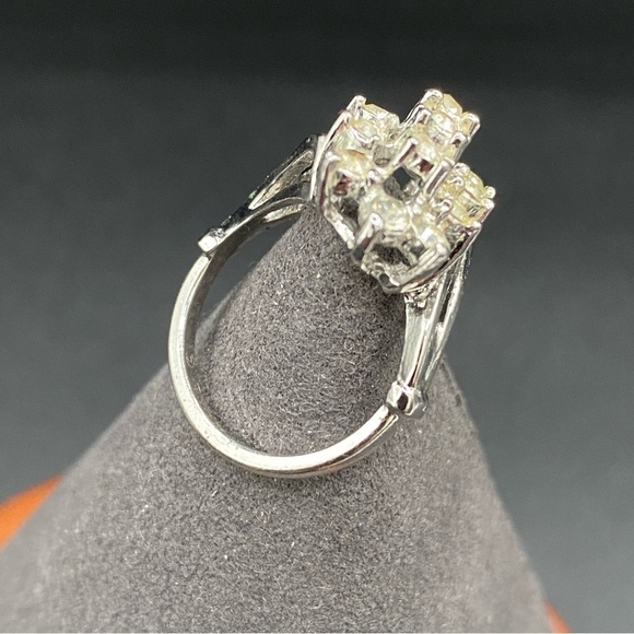 Vintage 18kt Rhodium Plated Tiered Cluster Ring with Clear Rhinestones - Picture 12 of 16